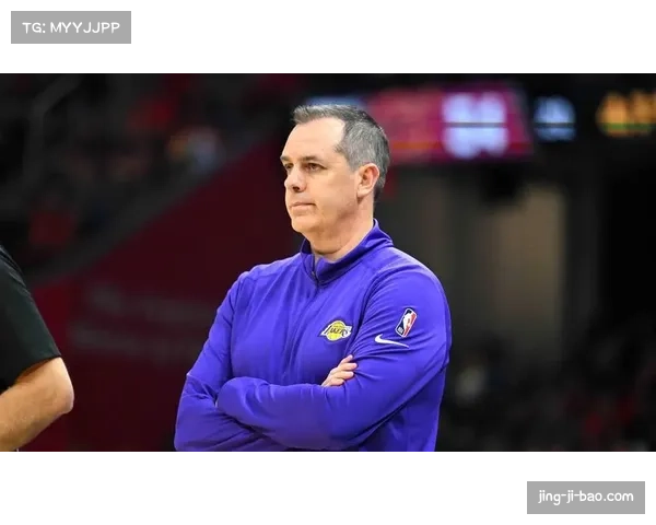 沃格尔谈湖人防守体系构建强调沟通与轮转的重要性解析